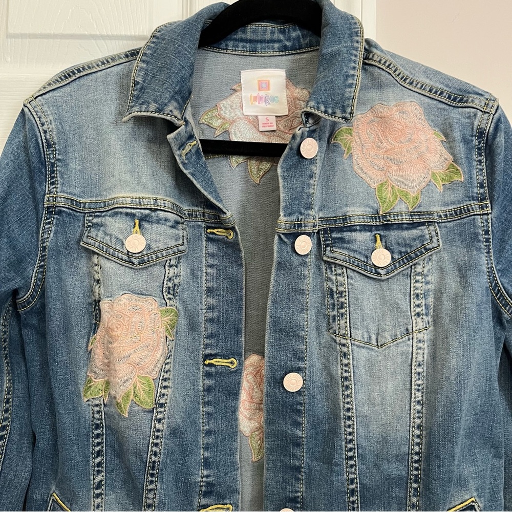 Lularoe Denim Jacket Womens Small Pink Roses Floral Longline Stretch Trucker - Picture 3 of 10